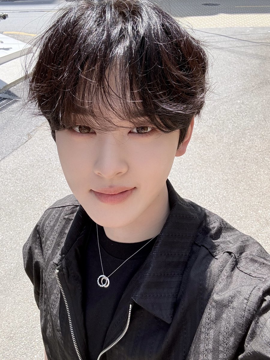 XODIAC_MEMBERS's tweet photo. [#현식] 

날씨 좋아 ☀️😎☀️😎

#XODIAC #소디엑 #HYUNSIK #현식 https://t.co/hLZTZHnrNI