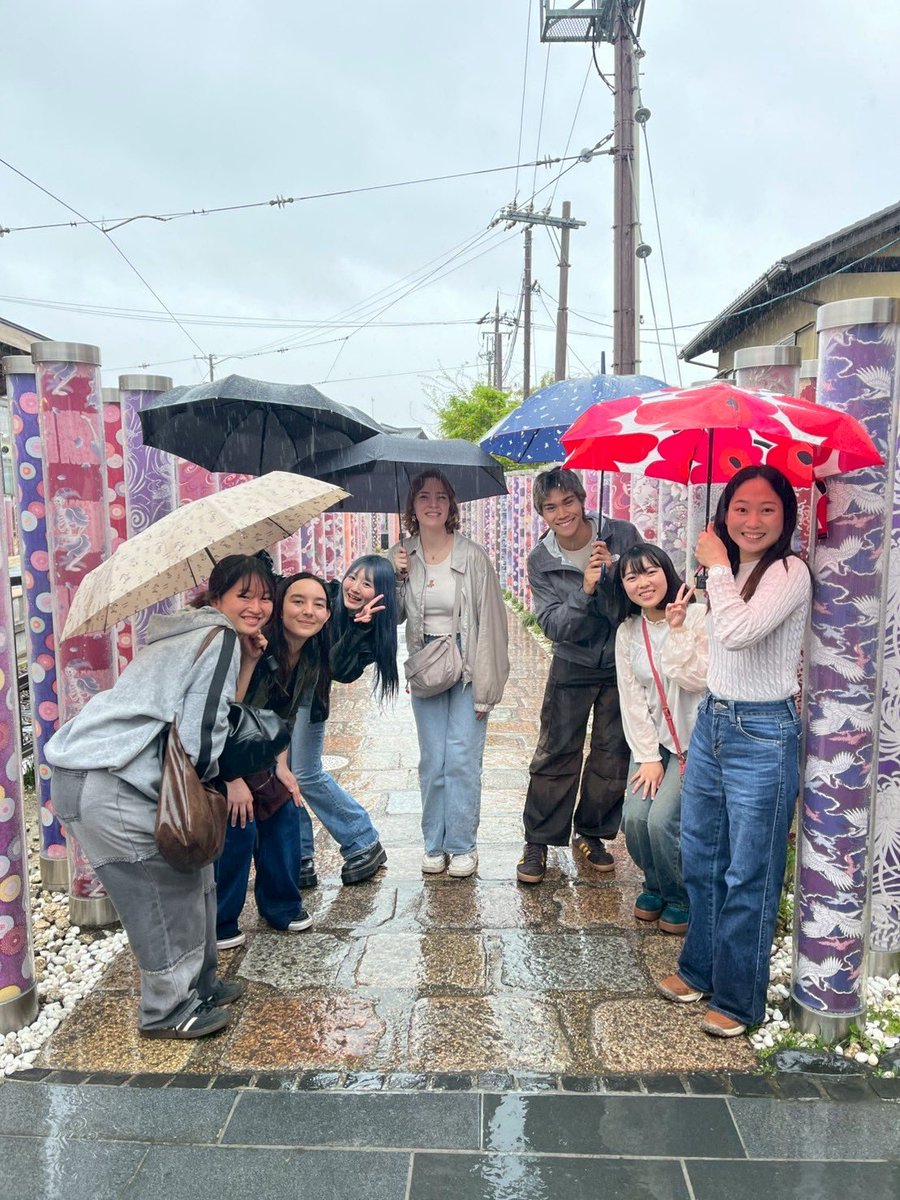 【Arashiyama trip】
A day in Arashiyama! 🚃We rode the scenic Sagano train and strolled around the beautiful area. You can see the smiles shining through, even in the rain!☺️🌿
#春から同志社 #春から京大 #同志社 #京大 #サークル #国際交流