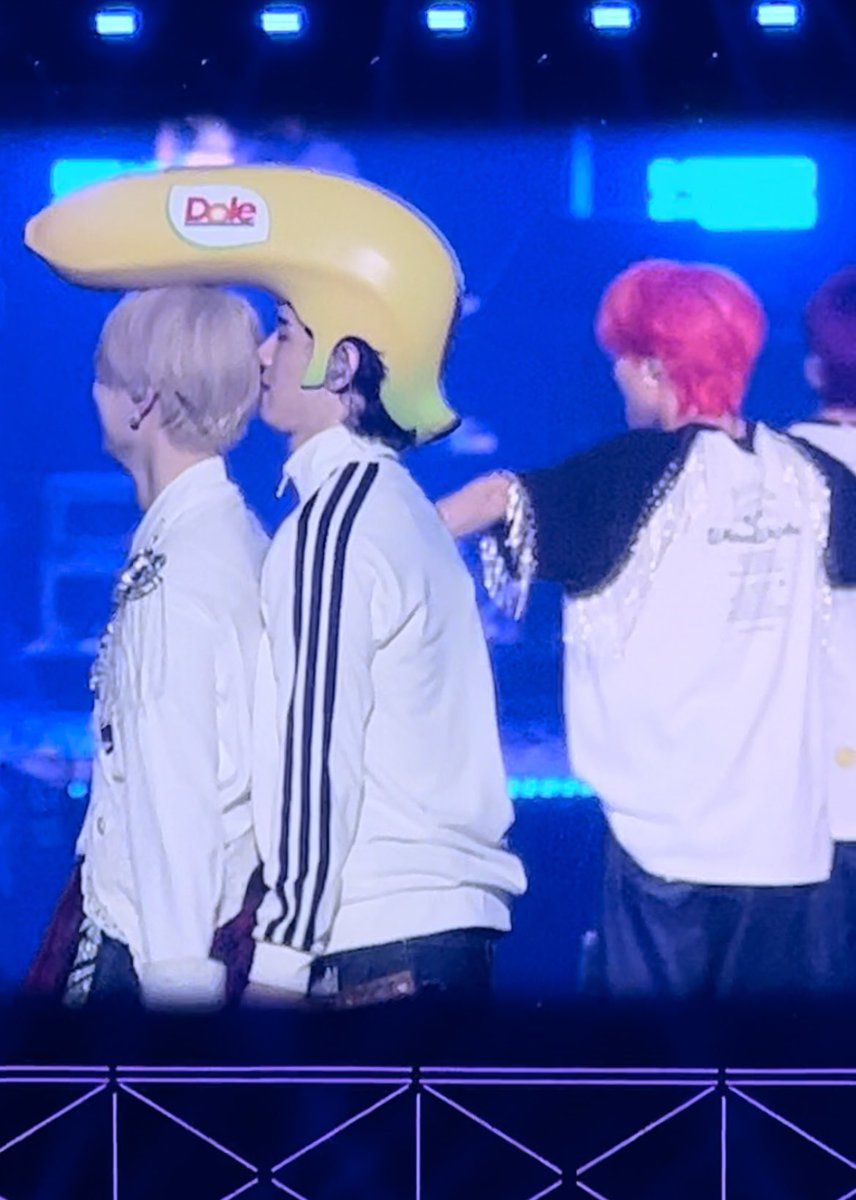 shionaaa_m's tweet photo. ここしぬほど笑ったｗｗｗ
嗅ぎにいってるｗｗｗｗｗｗ　#JO1DER_SHOW_IN_TOKYO_DOME https://t.co/LU0VYpaT70