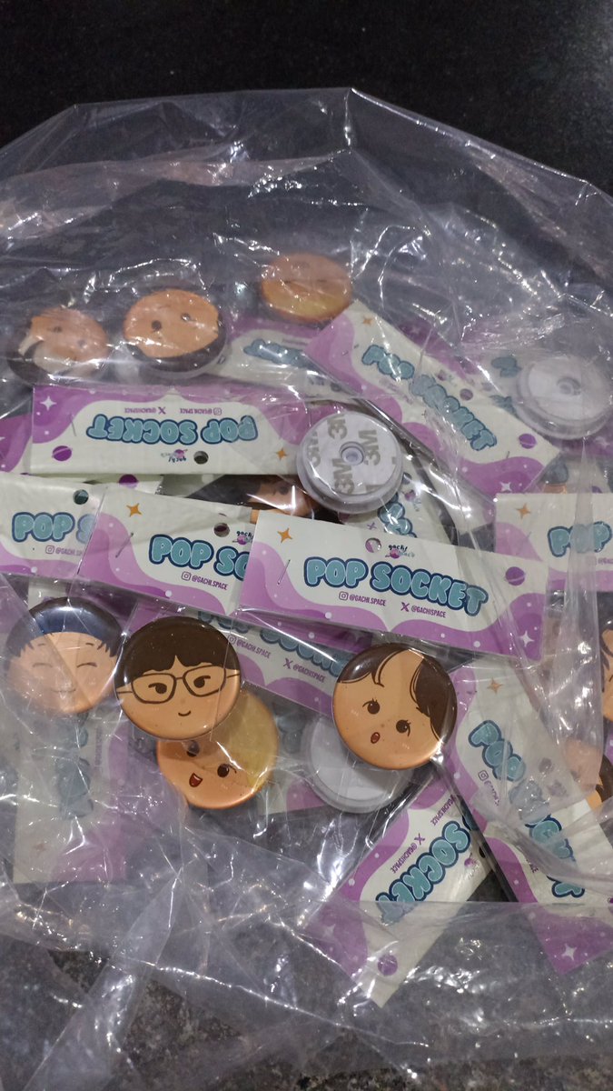gachispace's tweet photo. mau ngabisin stock freebiess… adalah yg minat popsocket resin glitter inii?🥹 https://t.co/YYOF56KKXa