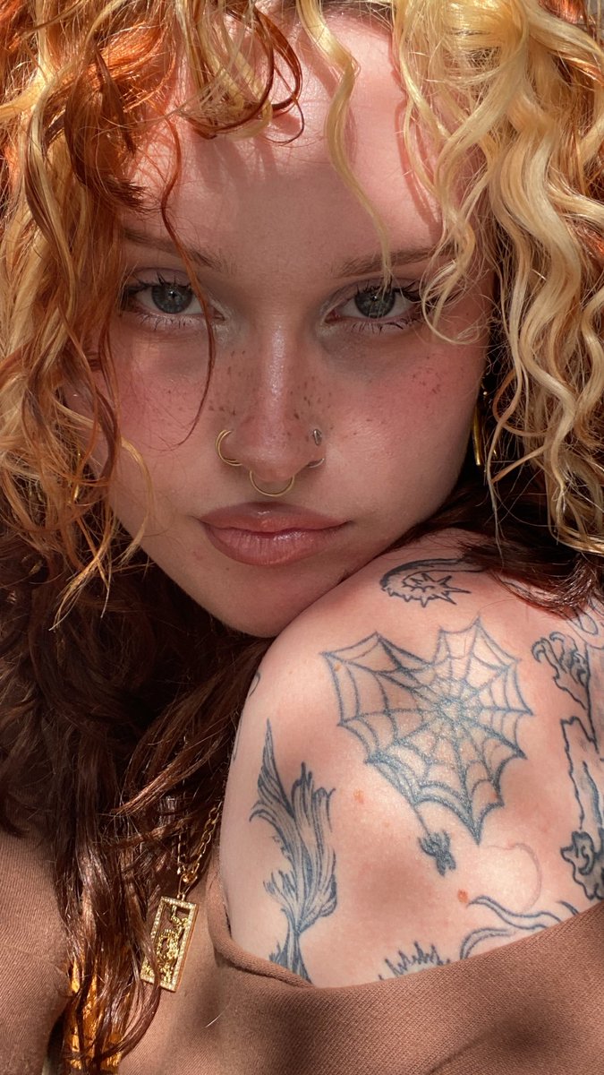 𝕸𝖎𝖌𝖚𝖊𝖑 𝕺’𝖍𝖆𝖗𝖆’𝖘 𝖇𝖎𝖙𝖈𝖍 ✩°｡⋆⸜ 🎧🕸️ tweet media