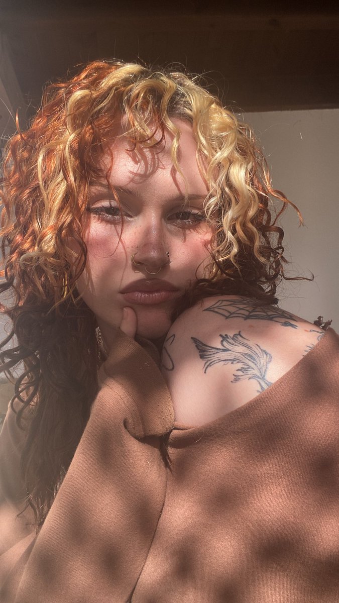 𝕸𝖎𝖌𝖚𝖊𝖑 𝕺’𝖍𝖆𝖗𝖆’𝖘 𝖇𝖎𝖙𝖈𝖍 ✩°｡⋆⸜ 🎧🕸️ tweet media