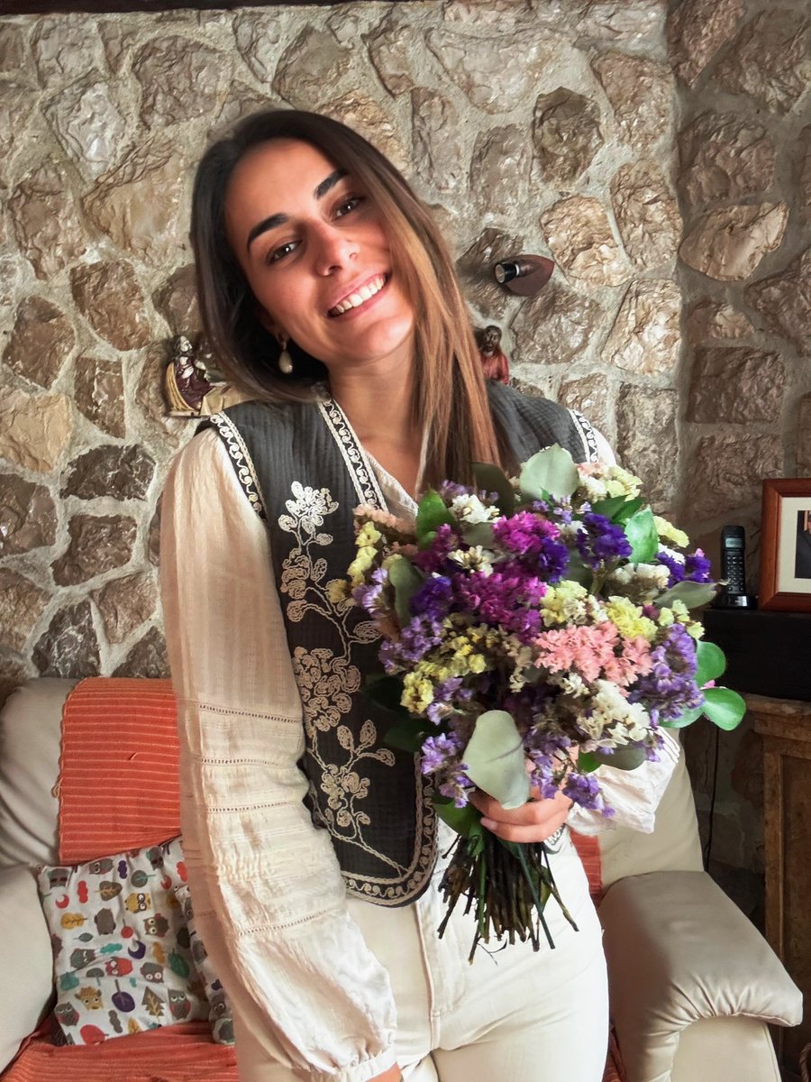 ritamariamatias's tweet photo. “Na cruz, um amor sem limites. Na ressurreição, um poder imensurável.” 
O dia mais feliz do ano 🤍 https://t.co/PMKLAyDXYS