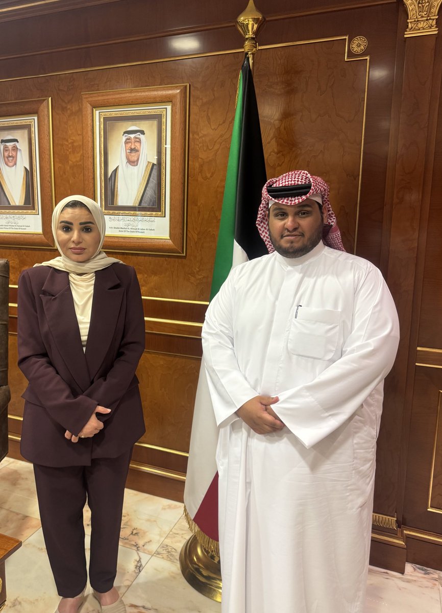 Fahad_aldehane's tweet photo. خرجت قبل قليل من مقابلة وزيرة الشؤون الاجتماعية د. أمثال الحويلة @amthal1 

وأكدت أنني خرجت من انتخابات نزيهة بإرادة أهالي المنطقة، ومن واجبي أن ألتزم أمام الله عزوجل ثم أمام أهالي المنطقة  بأعلى درجات الشفافية والنزاهة، وأدافع عن حقوقهم بكل السبل المشروعة

وشرحت لها بالتفصيل ما تعرضت له من ظلم وإقصاء بسبب مواقفي الرقابية ومطالبتي بتطبيق القانون والدفاع عن حقوق المساهمين

وقد وعدتني الوزيرة بتشكيل لجنة محايدة
 للنظر في جميع ما تم طرحه

وسأسلك الطريق القانوني بشكل تدريجي ومن خلال الجهات المختصة، دون أي تجاوز أو تصعيد، إيماناً مني بأن الإصلاح الحقيقي يبدأ من احترام القانون

وأنتظر نتائج اللجنة

مع احتفاظي بحقي في اتخاذ الإجراءات القانونية