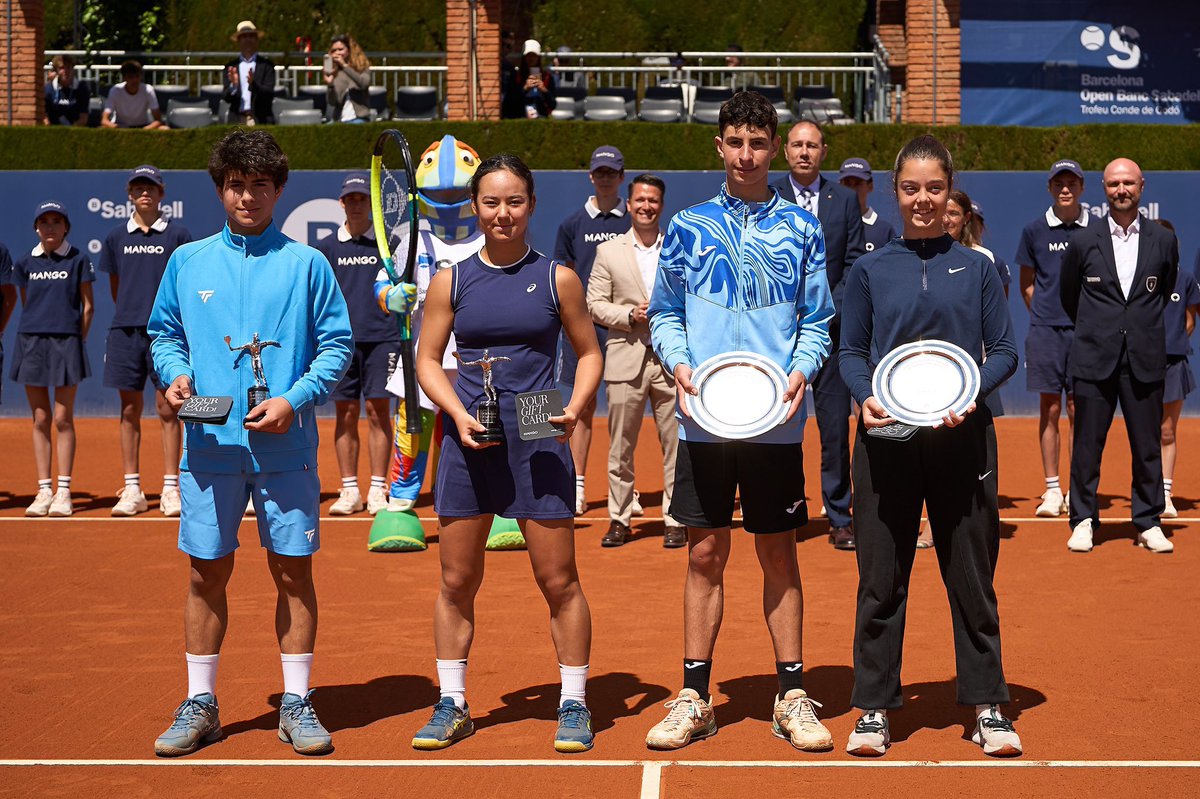 ¡Gran triunfo! 👏👏👏🔝🔝🔝🔝

Pepe García brillante vencedor del Conde de Godó sub14. 🏆

Enhorabuena tanto a Pepe como a su equipo técnico de <a href="/TenisOromana/">ITT-SPORT</a> y a su familia.