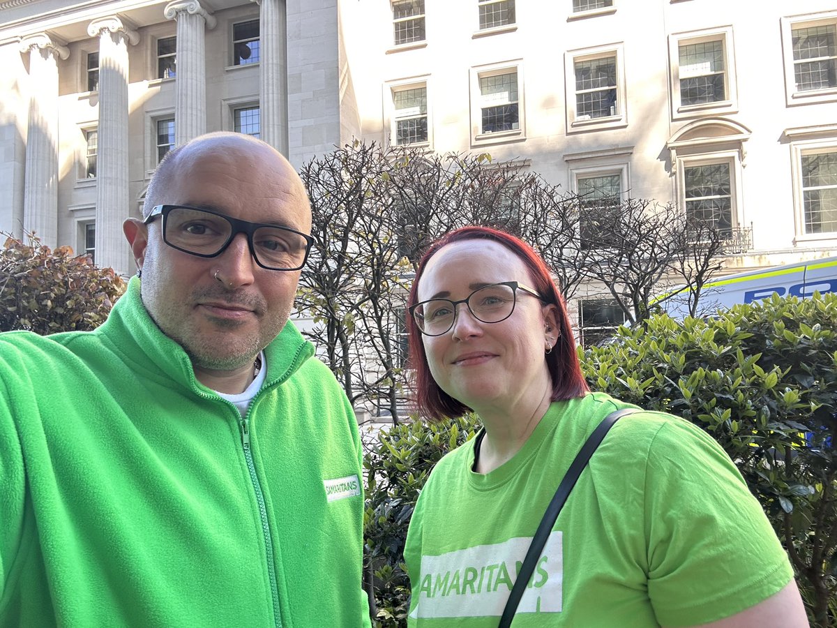 It may be Easter Sunday, but @Samaritans are out with our amazing friends from <a href="/OutreachAngels/">Outreach Angels</a> Angels, supporting Birmingham’s homeless community 💚 #EasterSunday #OutreachAngels  #HopeInAction #YouAreNotAlone #libraryofbirmingham