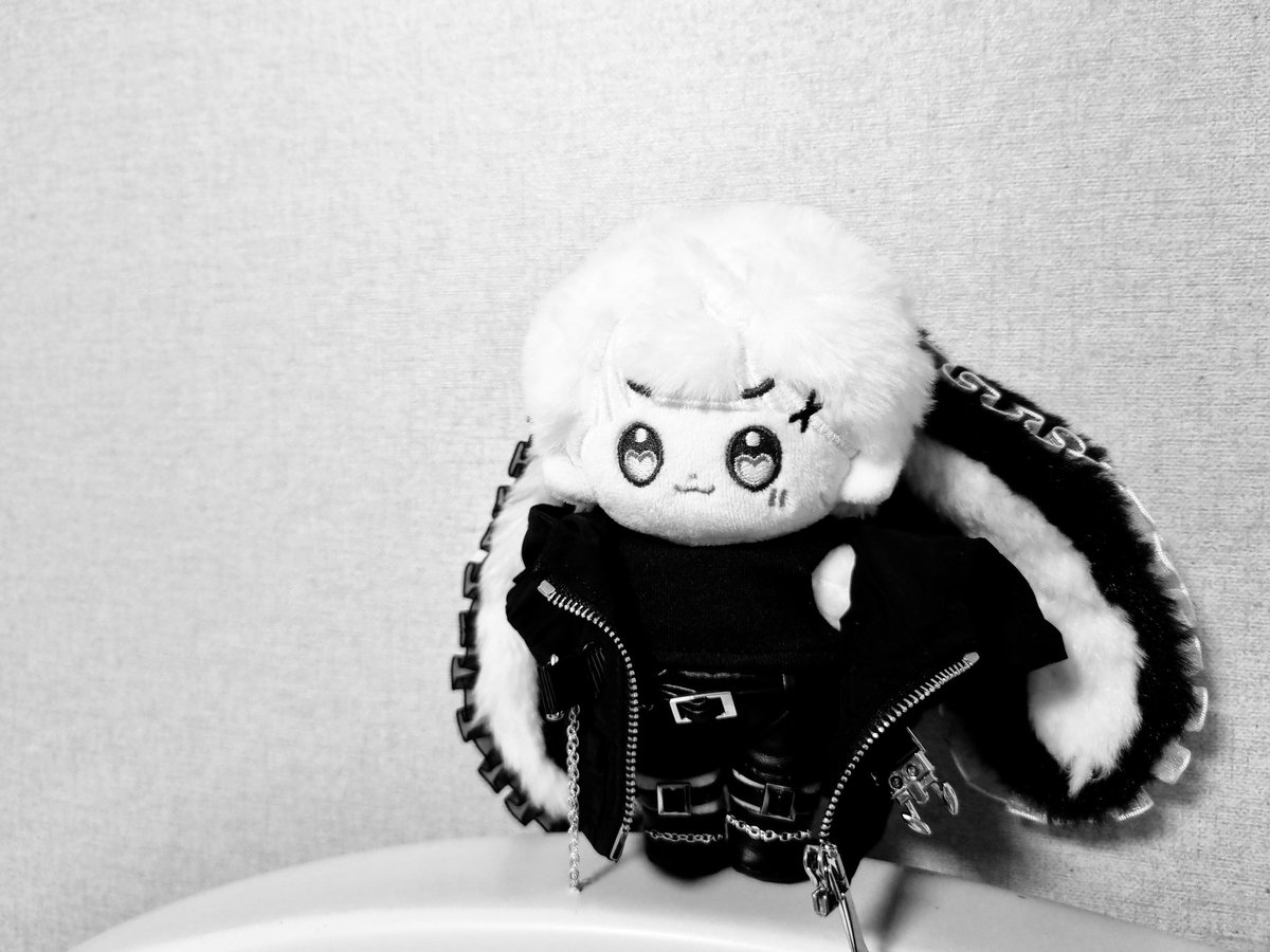 자캐솜 만들면 입혀줘야지 하고 샀는데 크림이한테도 어마무시하게 잘어울림😲

#10chwear #somclothen