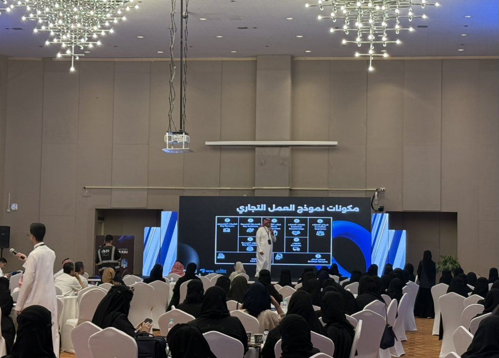 أن تكون جزء من هالحدث المبهر شيء يفوق الوصف💙
#هاكثون_التحوّل ، #اصنع_التحوّل