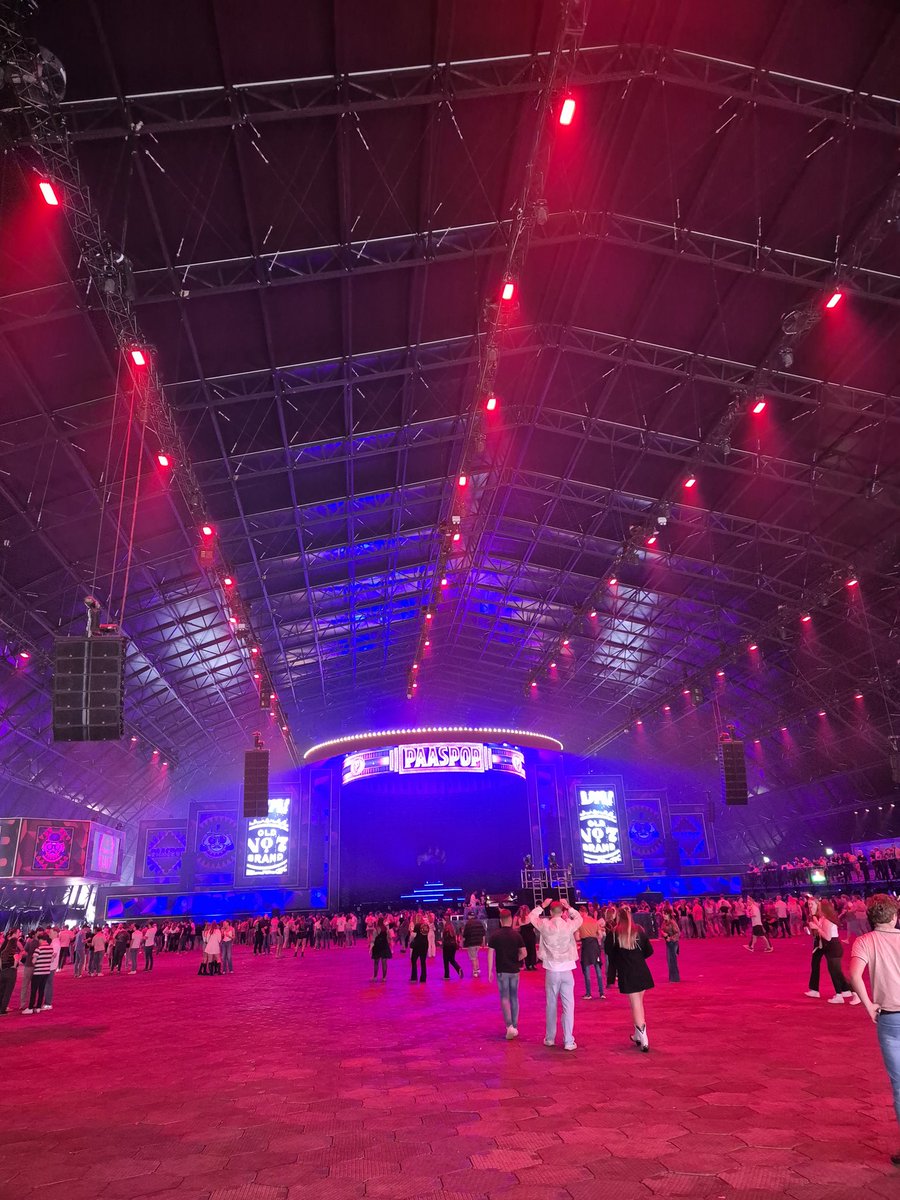 chrisje100's tweet photo. #paaspop #apollo https://t.co/vsLnHsLVQF