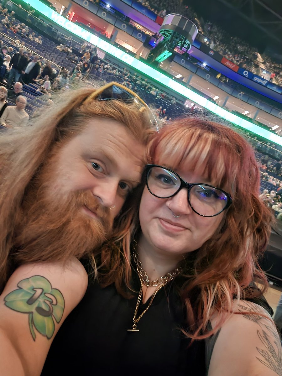 #TheEveOfTheWar  <a href="/twotwofficial/">TheWarofTheWorlds</a> excited!!!! ULLAH! <a href="/TheO2/">The O2</a>