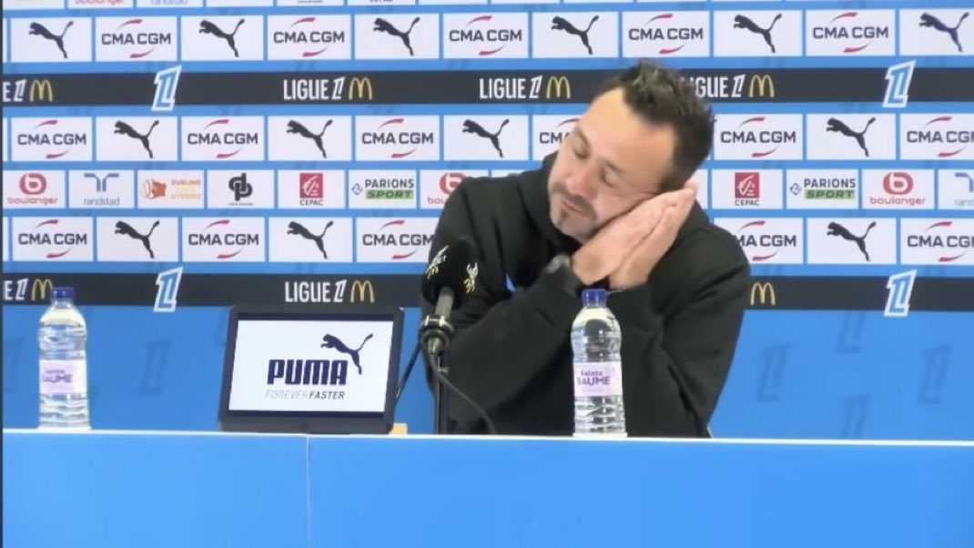 _BeFootball's tweet image. Roberto De Zerbi en conférence de presse 😂😂