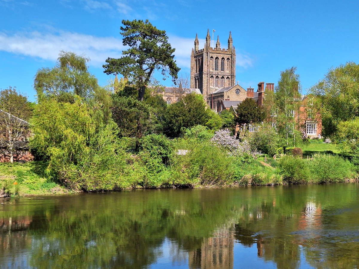 Hereford Cathedral looking good on #Easter Day <a href="/HFDCathedral/">Hereford Cathedral</a>