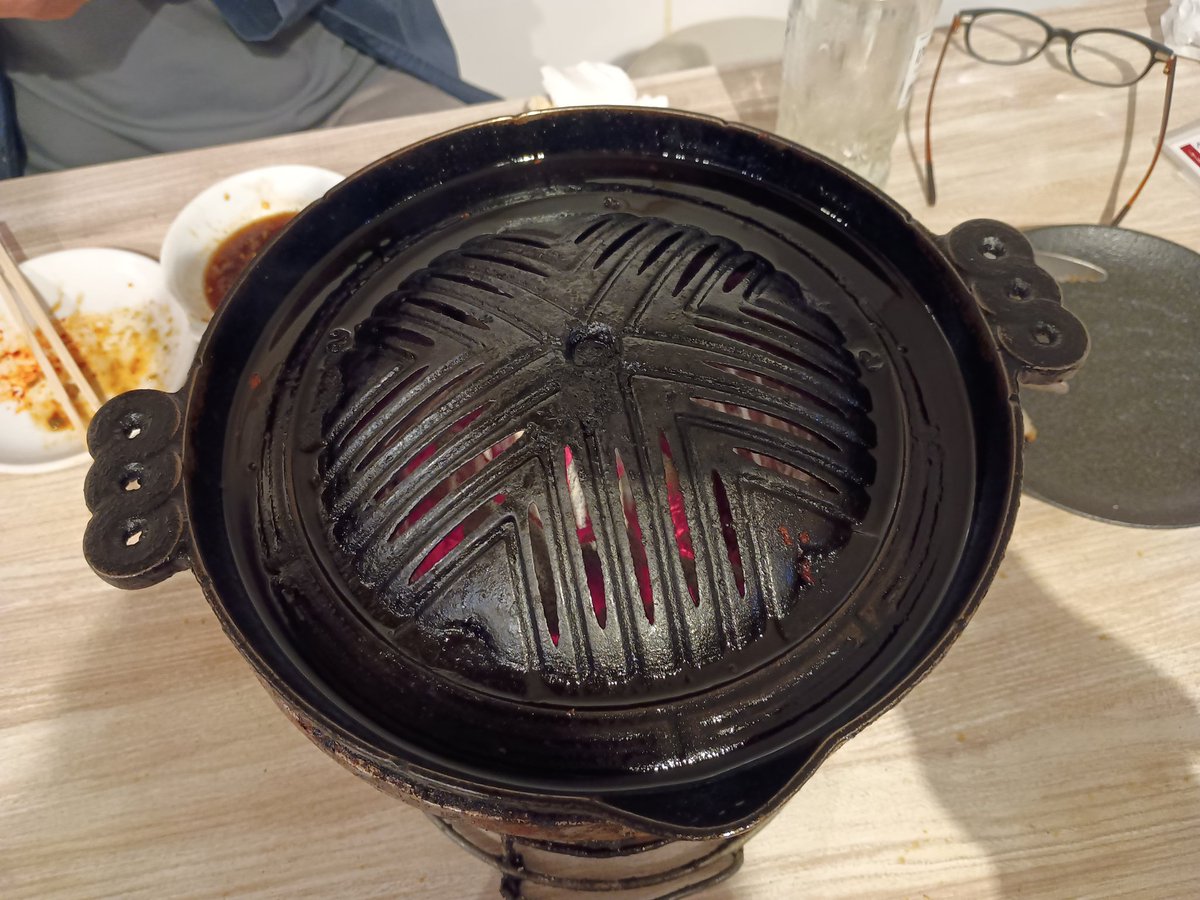 本日のディナー
ジンギスカンゆきだるま中野部屋一門 本八幡部屋

食べるのに夢中で料理の写真を取るのを忘れてしまった😅

ジンギスカンのお肉はアイスランド産のラム
厚切りで柔らかく、くさみがなく食べやすくてとても美味しかった😋
#食事に感謝