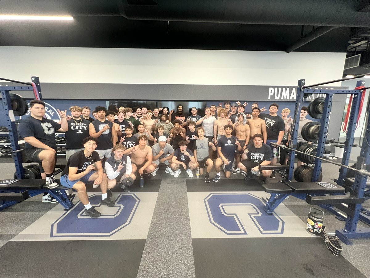 Appreciate my guy <a href="/Steven_Jones74/">74</a> coming by this morning to get a lift in the new facility and talk with the guys! Go do great things with the Steelers! #PumaPRIDE
