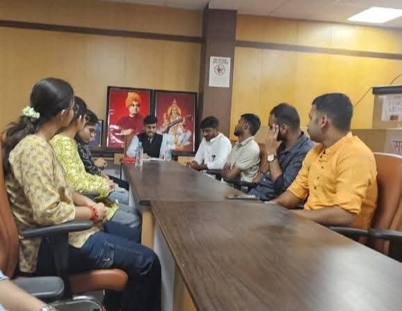 Vinay Dixit (@vinaydixit_) on Twitter photo प्रज्ञा प्रवाह #मालवा युवा आयाम का उपक्रम..!
शासकीय विधि महाविद्यालय #इंदौर के अध्ययन केंद्र की प्रस्तुति.. वीर सावरकर की अनुपम पुस्तक पर चर्चा..!
" मोपला मुझे इससे क्या..? "
#प्रज्ञा_प्रवाह #prajna_pravah
<a href="/vagdevivichar/">vagdevivichar_nyas</a> <a href="/PragyaVimarsh/">pragya vimarsh</a> <a href="/kumarnandaj/">J Nandakumar</a>
#मोपला #VeerSavarkar प्रज्ञा प्रवाह #मालवा युवा आयाम का उपक्रम..!
शासकीय विधि महाविद्यालय #इंदौर के अध्ययन केंद्र की प्रस्तुति.. वीर सावरकर की अनुपम पुस्तक पर चर्चा..!
" मोपला मुझे इससे क्या..? "
#प्रज्ञा_प्रवाह #prajna_pravah
<a href="/vagdevivichar/">vagdevivichar_nyas</a> <a href="/PragyaVimarsh/">pragya vimarsh</a> <a href="/kumarnandaj/">J Nandakumar</a>
#मोपला #VeerSavarkar