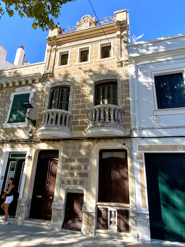 Pablo8275694911's tweet photo. #Espagne - #Minorque - Dans le village d'#AlaÏor. Belle façade sur la place des #Ramal.
#travel #architecture #photo #photography #fotografia #photographie https://t.co/v04yWzROmA