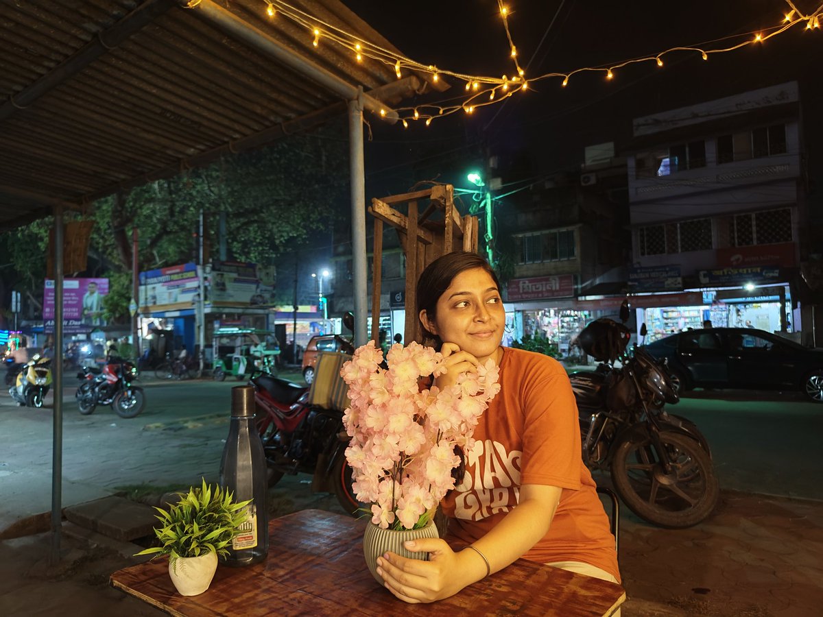 RimaChatterje's tweet photo. Yesterday Vibes 🍝🥟🍗🧃🦫
.
.
.
#momodate #eveningouting https://t.co/TBjL25yLVl