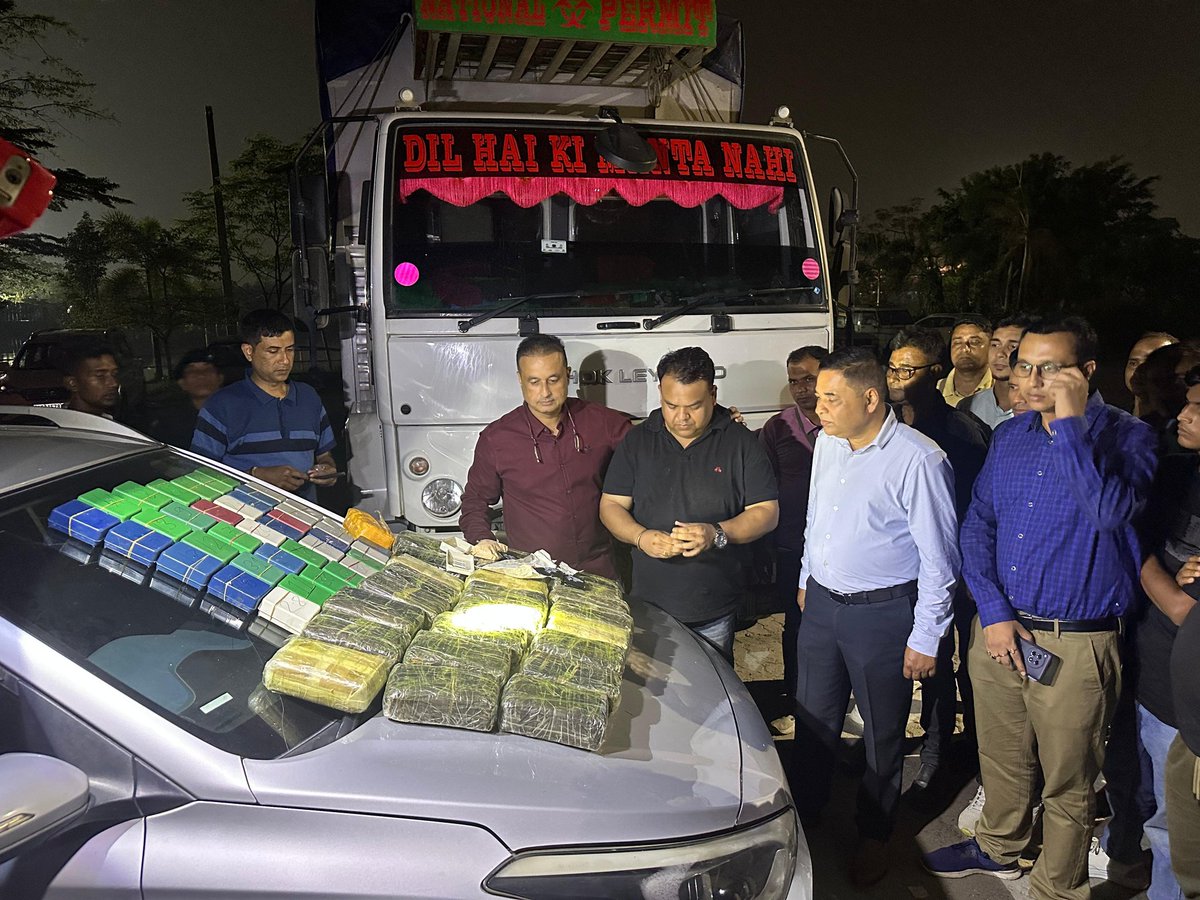 ₹70 crore worth of wild party plans?
Not happening! 

Thanks to <a href="/STFAssam/">STF Assam</a>

💊 2,70,000 YABA tablets seized
📍 Amingaon
🔗 Two key peddlers busted

Drugs won’t pass. Not in Assam.
 
#AssamAgainstDrugs