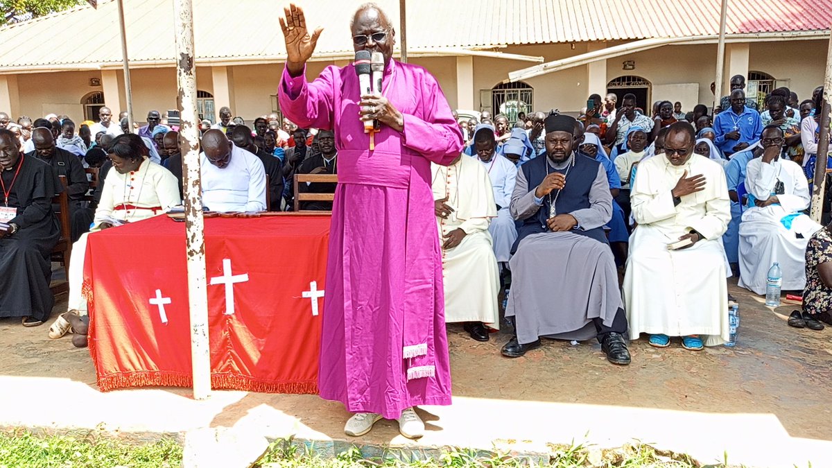 tonnyojok56's tweet photo. Archbishop Emeritus Dr.John Baptist Odama retired,His Grace Retired Bishop Onono Onweng and His Grace Netario Kabuye Bishop of Orthodox Church asked the Christian congregation to preach Peace,Unity and love for one another during the joined way of the cross ceremony in Gulu City https://t.co/BphU3aYu6w