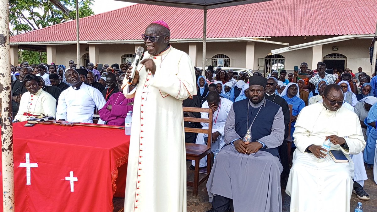 tonnyojok56's tweet photo. Archbishop Emeritus Dr.John Baptist Odama retired,His Grace Retired Bishop Onono Onweng and His Grace Netario Kabuye Bishop of Orthodox Church asked the Christian congregation to preach Peace,Unity and love for one another during the joined way of the cross ceremony in Gulu City https://t.co/BphU3aYu6w