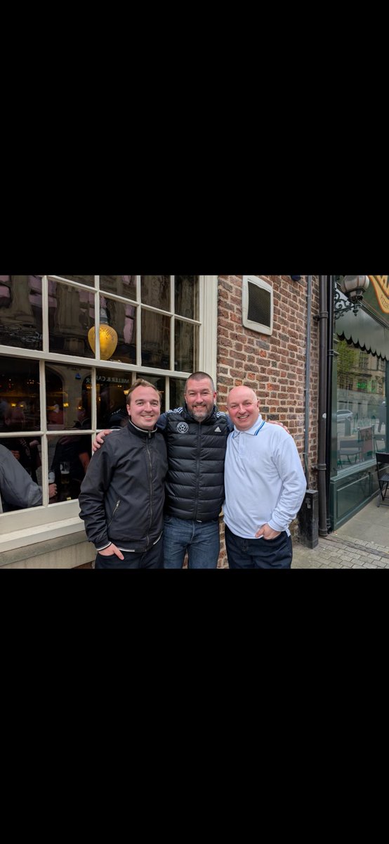 thedon152's tweet photo. Enjoyed a beer with a local celebrity. @ryanw147 and his dad https://t.co/l1YOYpzLpN