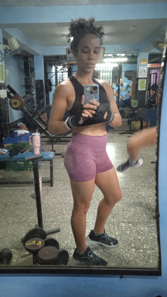 Viernes , santo y todo pero la terapia no puede faltar 🙂 se entrenó