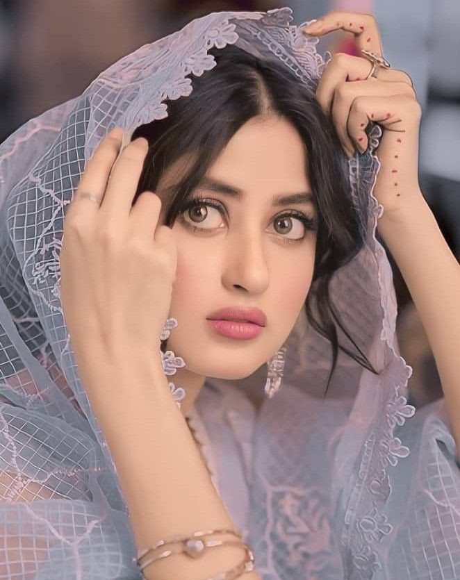 Aiza habib (@aiza078) on Twitter photo مسکراہٹ ادھار دینا ذرا
کچھ ستارے خریدنے ہیں مجھے
اک آنسو کا مول کیا لو گے؟
آج سارے خریدنے ہیں مجھے
بول تتلی کے دام کتنے ہیں؟
رنگ پیارے خریدنے ہیں مجھے
سرِ خوشی میں جو بیچ آئی تھی
غم وہ سارے خریدنے ہیں مجھے
میں سمندر، خرید بیٹھی ہوں
اب کنارے خریدنے ہیں مجھے
<a href="/Aiza078/">Aiza habib</a> @Tishnalb مسکراہٹ ادھار دینا ذرا
کچھ ستارے خریدنے ہیں مجھے
اک آنسو کا مول کیا لو گے؟
آج سارے خریدنے ہیں مجھے
بول تتلی کے دام کتنے ہیں؟
رنگ پیارے خریدنے ہیں مجھے
سرِ خوشی میں جو بیچ آئی تھی
غم وہ سارے خریدنے ہیں مجھے
میں سمندر، خرید بیٹھی ہوں
اب کنارے خریدنے ہیں مجھے
<a href="/Aiza078/">Aiza habib</a> @Tishnalb