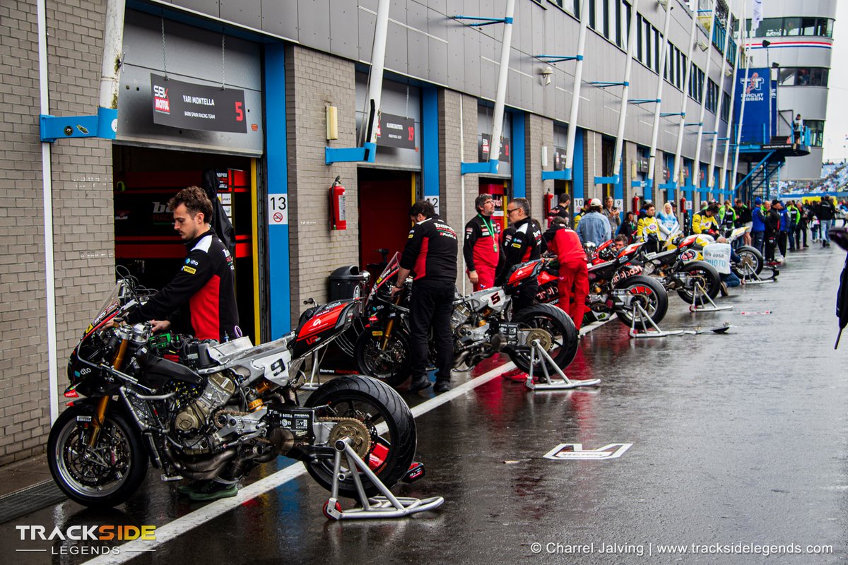 TracksideLegend's tweet image. Experience the thrill of WorldSBK 2025 at Assen's TT Circuit—where high-speed action meets passionate fans. Trackside Legends captured every electrifying moment of this unforgettable motorsport weekend.
Full gallery: tracksidelegends.com/gallery/worlds…
#WorldSBK #TTAssen #Motorsports