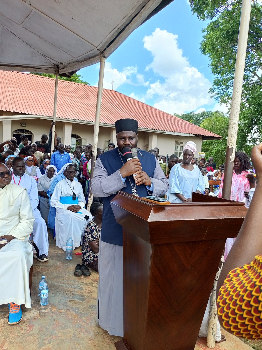tonnyojok56's tweet photo. Archbishop Emeritus Dr.John Baptist Odama retired,His Grace Retired Bishop Onono Onweng and His Grace Netario Kabuye Bishop of Orthodox Church asked the Christian congregation to preach Peace,Unity and love for one another during the joined way of the cross ceremony in Gulu City https://t.co/BphU3aYu6w