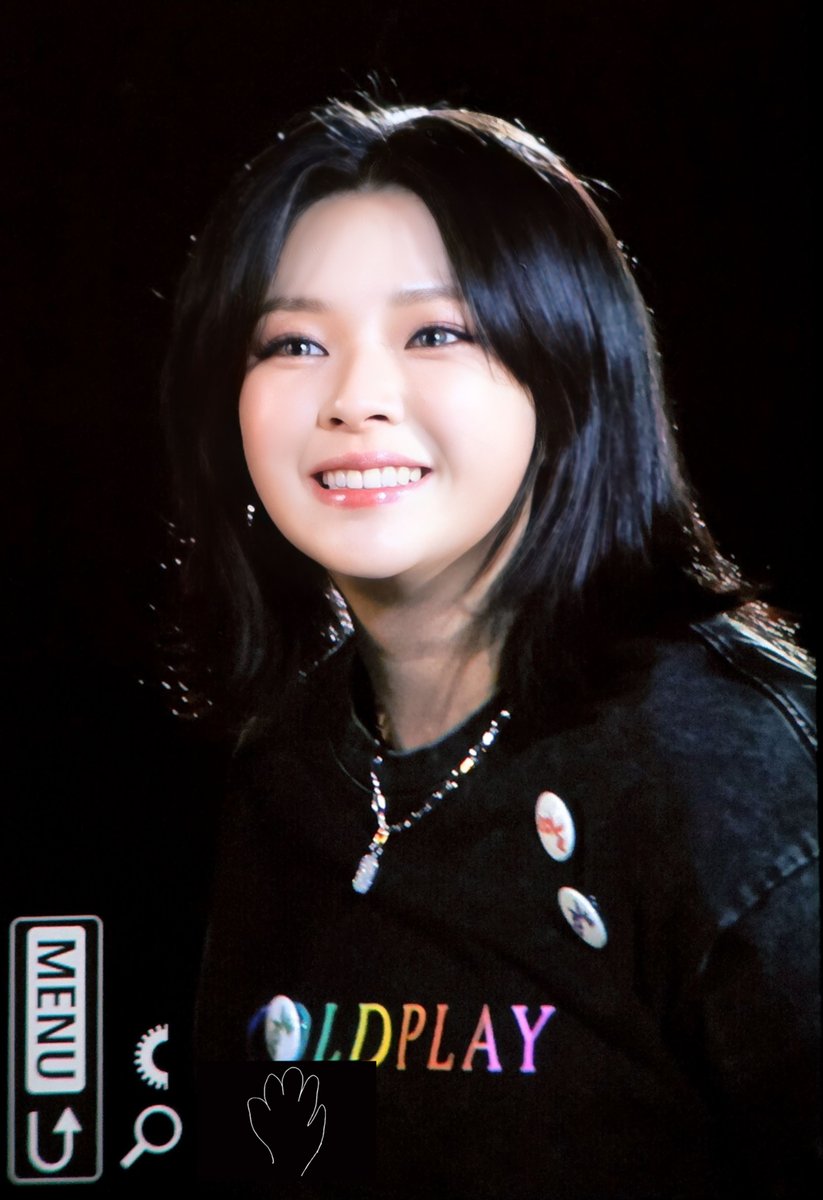 YuangleJYJH's tweet photo. 250418 프리뷰

' ㅋㅋㅋㅋ @coldplay @Elyanna🎉'

#TWICE #트와이스 #トゥワイス #정연 #JEONGYEON #ジョンヨン https://t.co/C3XGzbEeoI