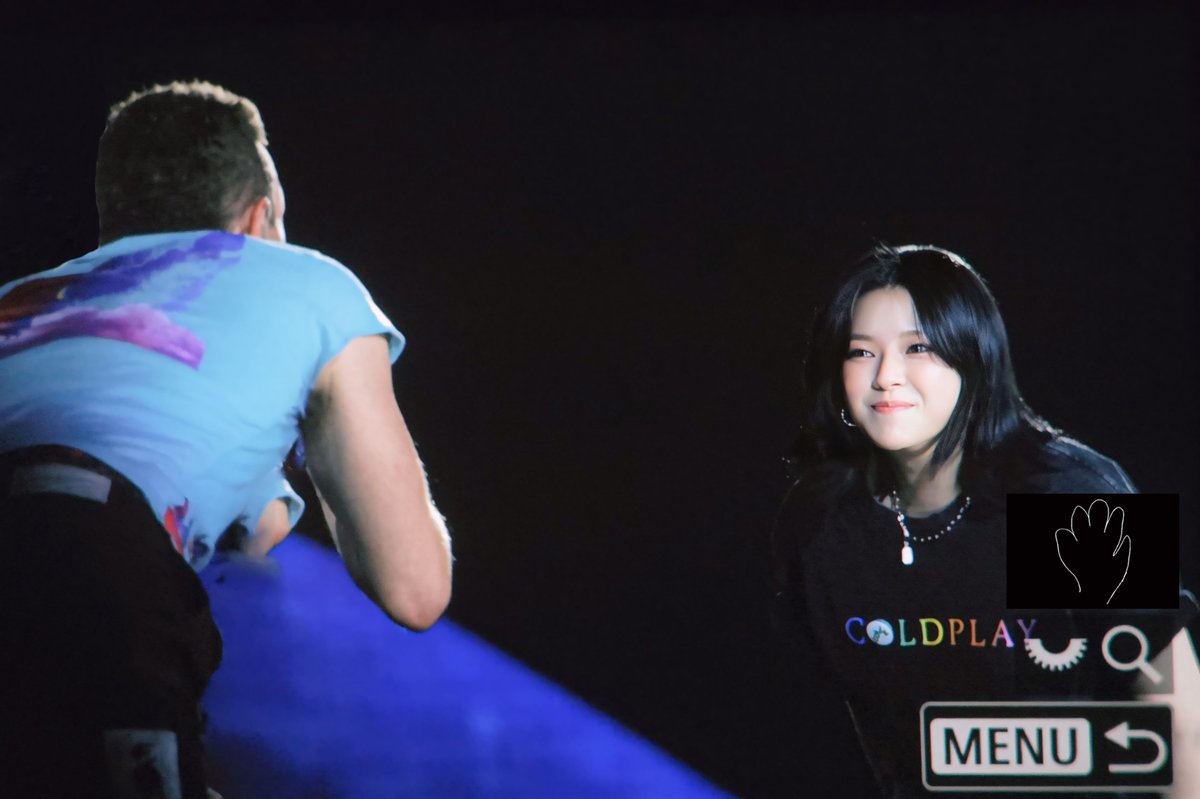 YuangleJYJH's tweet photo. 250418 프리뷰

' ㅋㅋㅋㅋ @coldplay @Elyanna🎉'

#TWICE #트와이스 #トゥワイス #정연 #JEONGYEON #ジョンヨン https://t.co/C3XGzbEeoI