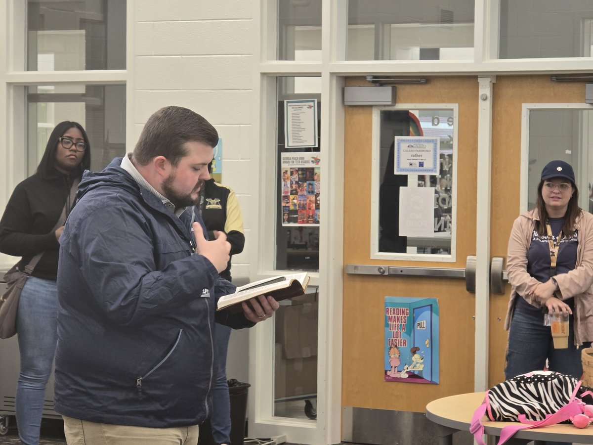 Smith, Warren tweet media