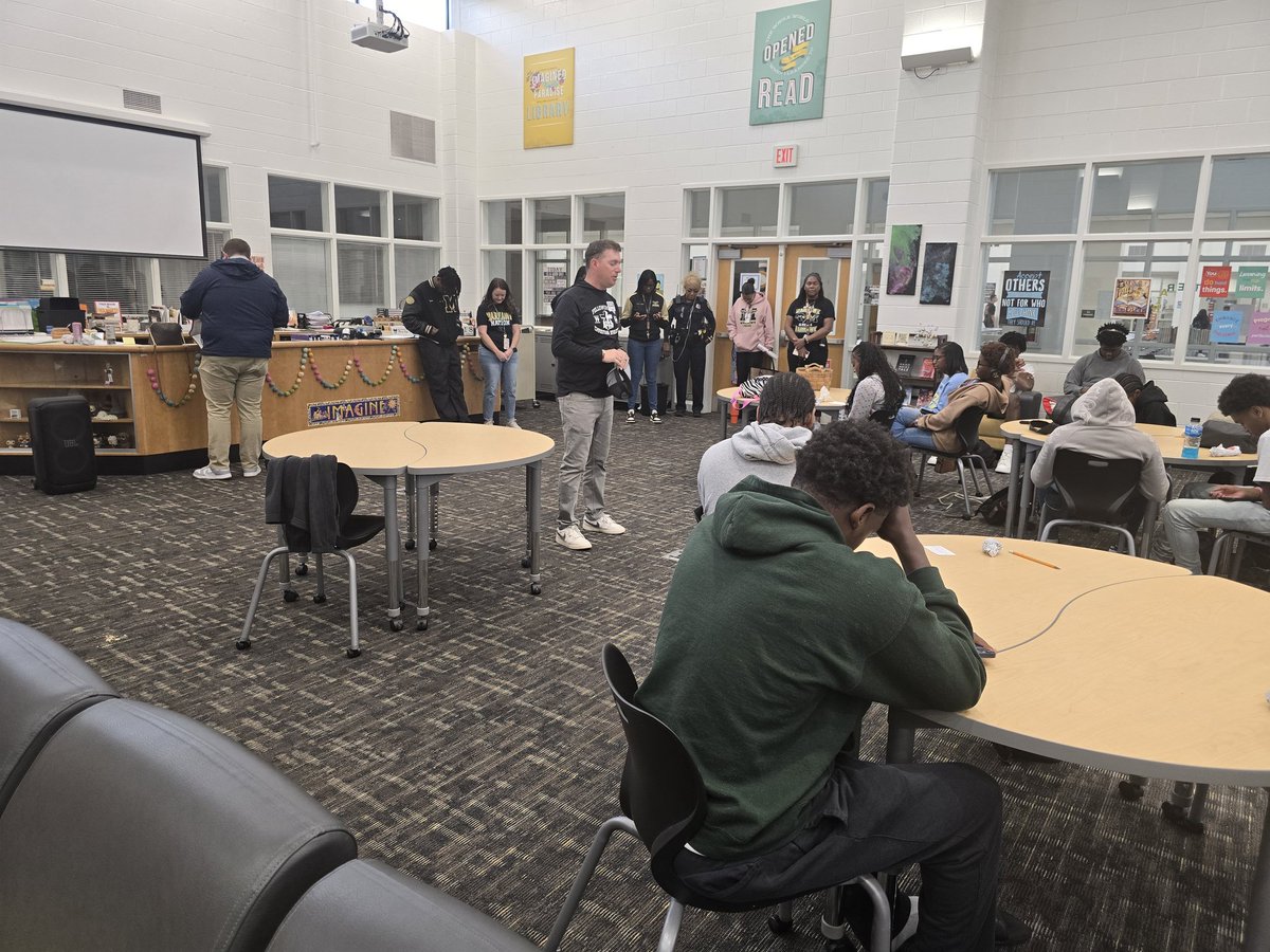 Smith, Warren tweet media