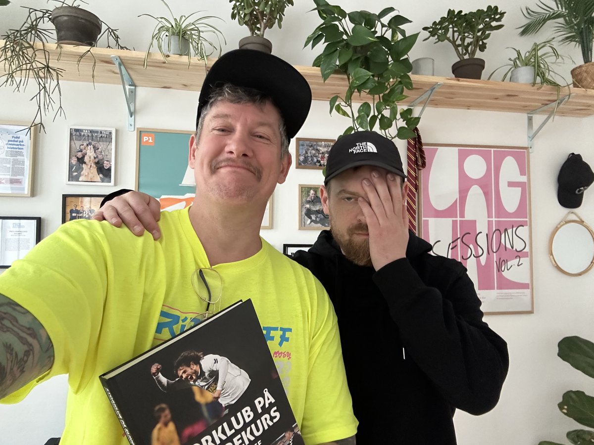 Hvordan kommer man sig oven på en skuffelse som den i Randers? Det er ikke nemt, men <a href="/ditfuck/">Jewlian Assange/Jew Barrymore</a> giver det et skud i ugens andet afsnit af Hvid Røg.

Lyt med her 👇
open.spotify.com/episode/5EYcGl…

#ultratwitteragf #sldk