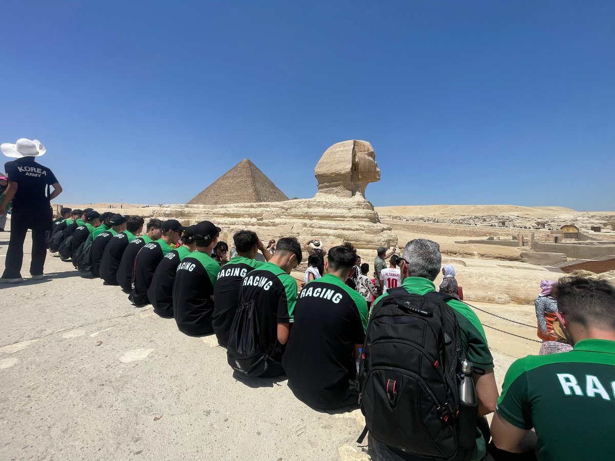 RacingCantera's tweet photo. ¿Quién dijo que solo se entrena en el campo? También se aprende explorando el mundo 💚

🐪 Nota: ningún camello fue convocado para el próximo partido… (de momento) 

#ZEDInternationalLeague 
#CanteraRRC https://t.co/Zs25tLoKyM