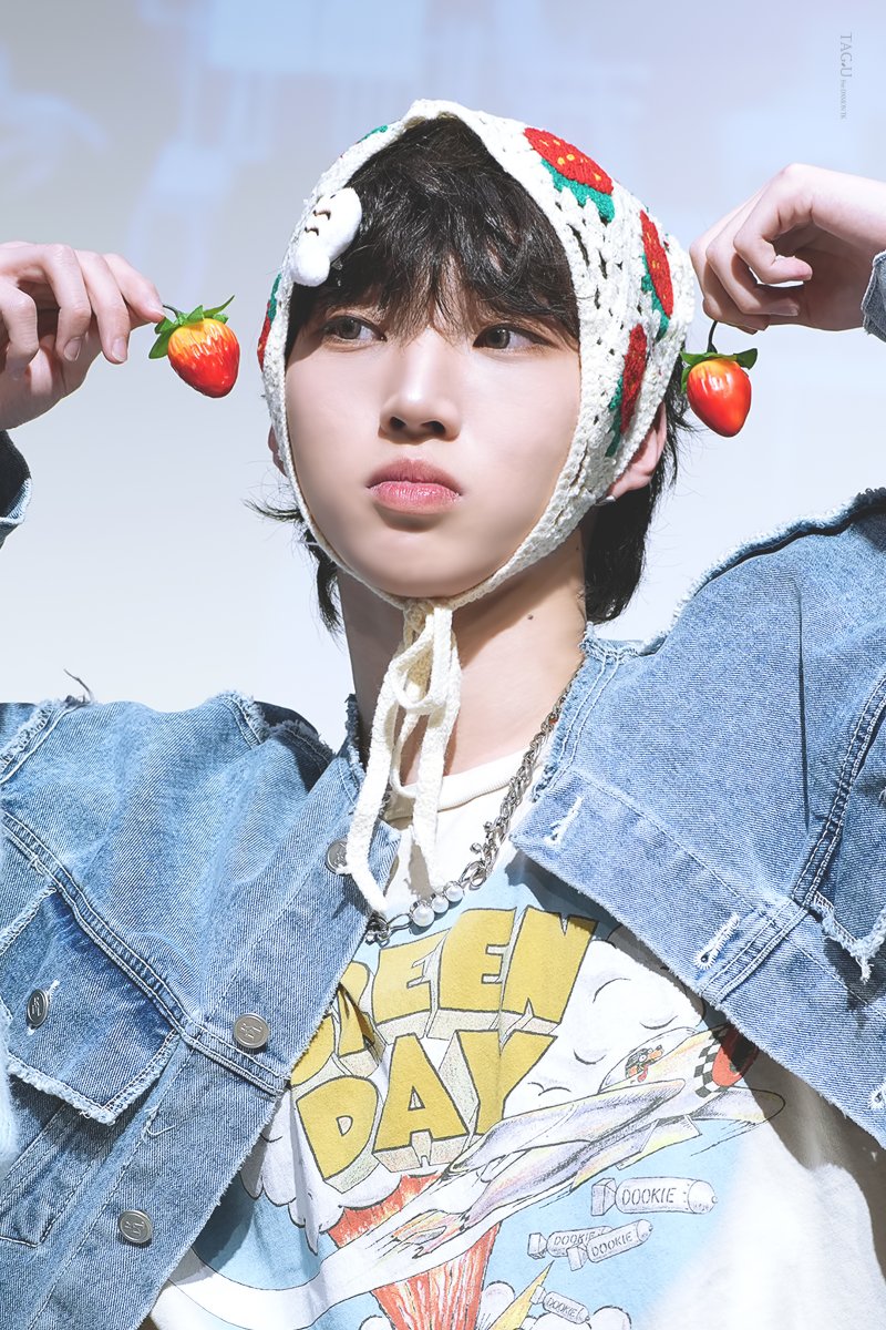 241130 뮤직플랜트 HQ #태극
🍓/ᐠ._. ྀིマ🍓

#DXMON #다이몬 #TK
#택유 #김택유 <a href="/DXMON_HM/">DXMON (다이몬)</a>
#보면_볼수록_진국인_내_고냥이