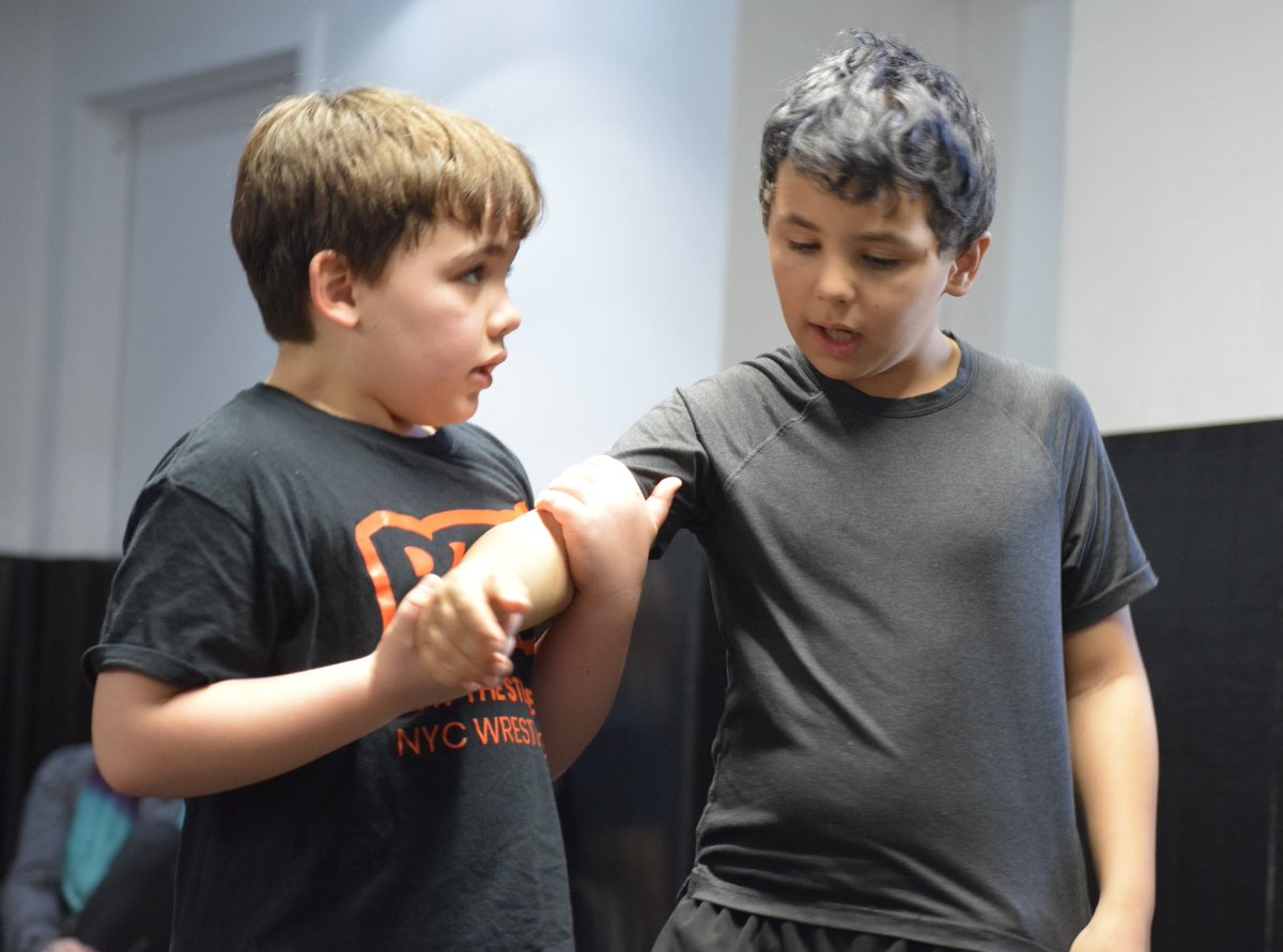 BeattheStreets's tweet image. Shout out to @NYUWrestling associate head coach @CoachCLuce for doing a fun #wrestling clinic for the #BeatTheStreets beginners and youth #practice session during spring break.

#NYUWrestling #NYCWrestling #YouthWrestling #WrestlingWorks