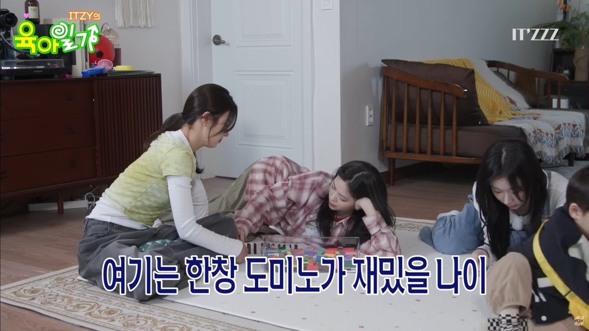 pjg920's tweet image. #ITZZZ #ITㅋㅋㅋ #ITZY의육아일기
있지의 육아일기가 아기를 돌보는게 아니라 있지 스스로를 돌보는건가요? 완전 큰 아기들이 등장하는데 아기들만큼 귀엽던데요? 그래도 지수가 있지 멤버들 중에서 유일하게 장녀라서 그런가 아기들과 시간 보낼 때 참 단아하게 잘 하는 거 같더라고요! 다음편도…