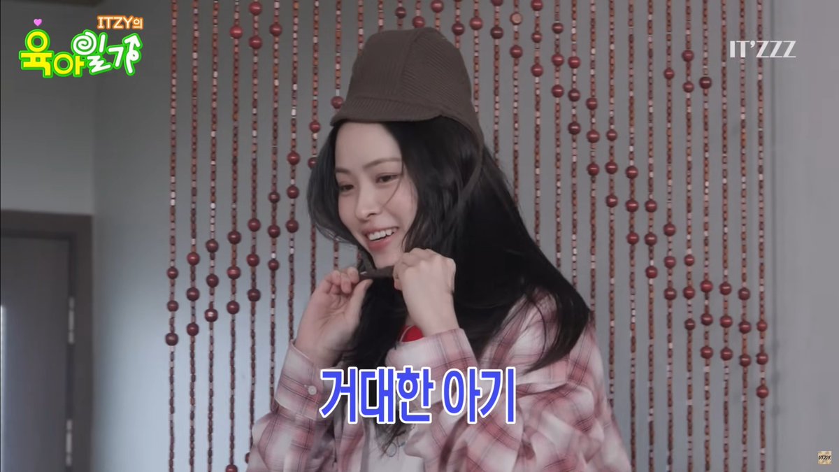 pjg920's tweet image. #ITZZZ #ITㅋㅋㅋ #ITZY의육아일기
있지의 육아일기가 아기를 돌보는게 아니라 있지 스스로를 돌보는건가요? 완전 큰 아기들이 등장하는데 아기들만큼 귀엽던데요? 그래도 지수가 있지 멤버들 중에서 유일하게 장녀라서 그런가 아기들과 시간 보낼 때 참 단아하게 잘 하는 거 같더라고요! 다음편도…