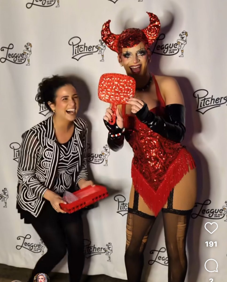 mybeautycoma's tweet photo. When art meets heart. @suzietoot , this mirror was made for a queen like you. ❤️✨ #rupaulsdragrace #suzietoot https://t.co/jXNOnvS1Ju
