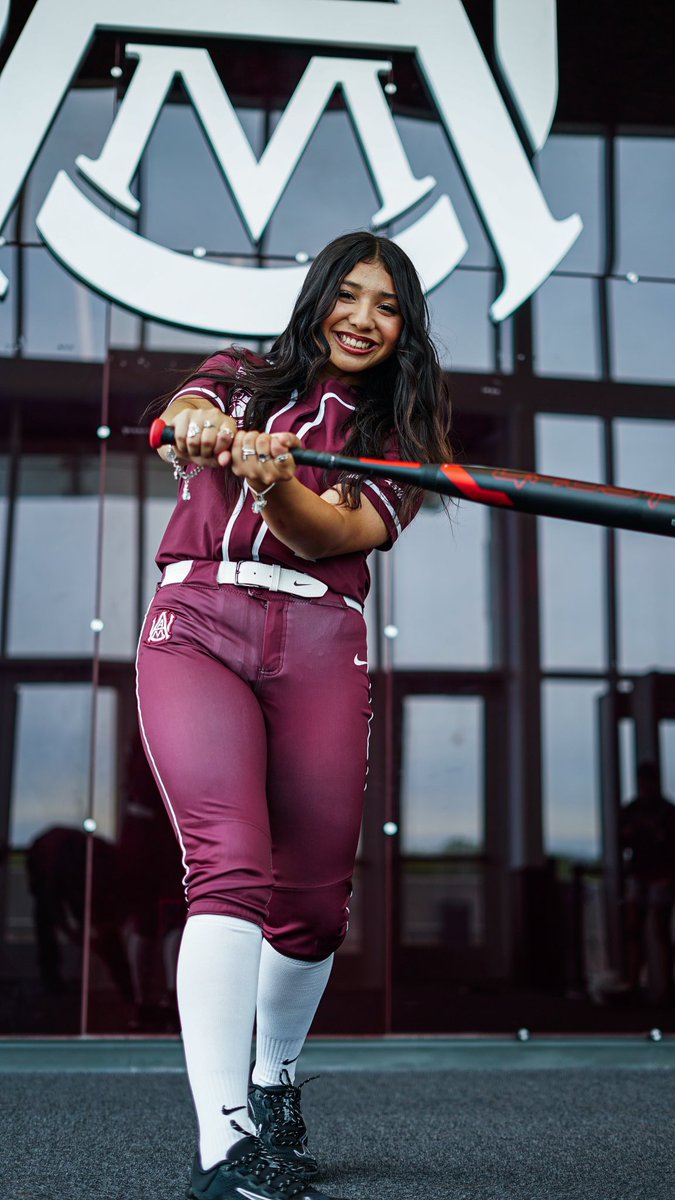 lilycalderon_06's tweet photo. Let’s go Bulldogs!!! @KcJackson00 @_JJackson13 @jazzvesely @IG_Jackson18u @ImpactGoldOrg @aamusoftball @BrianDaley001 https://t.co/JSA7EwSWNQ