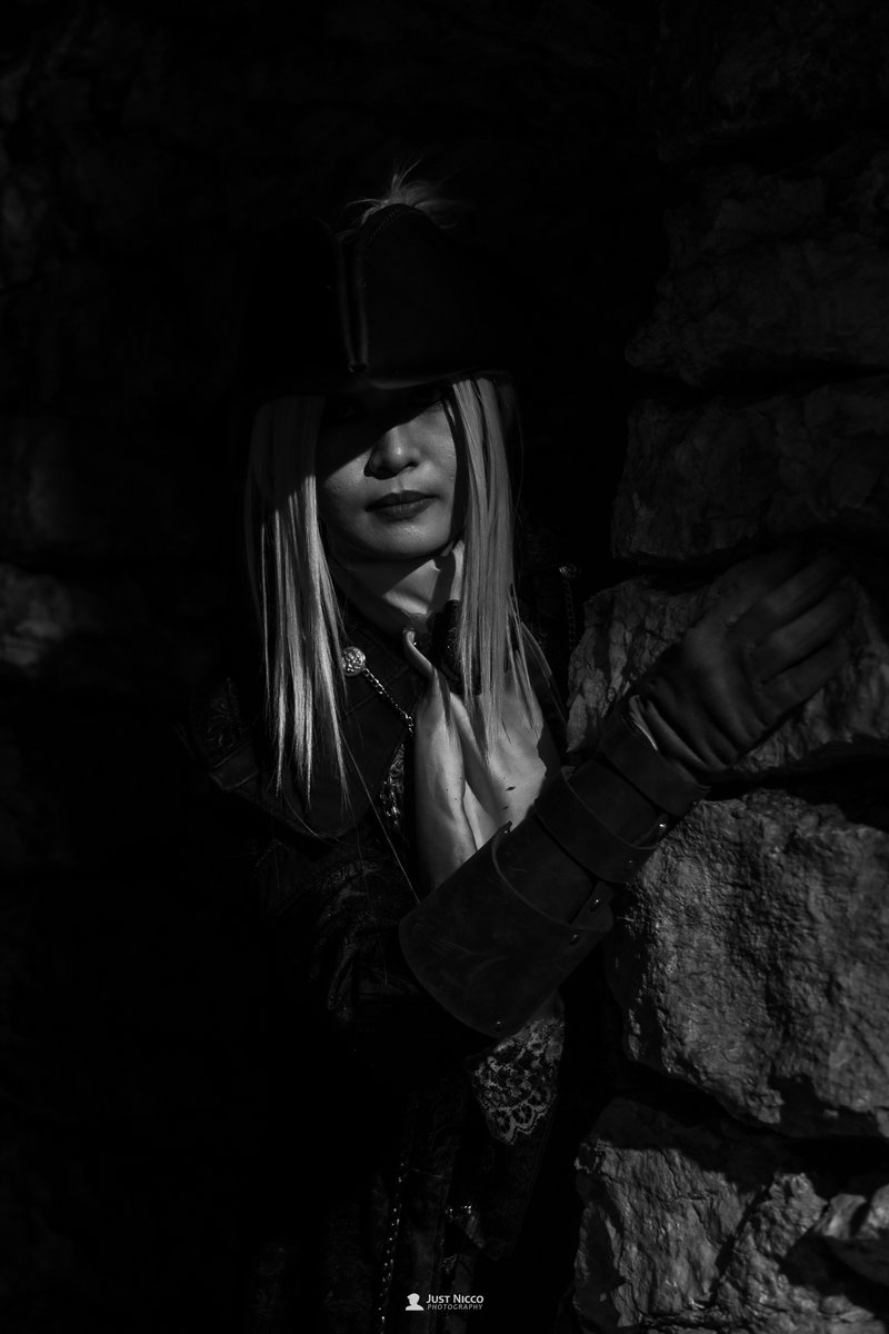 JustNiccoJavier's tweet photo. ArKyvv as Lady Maria of the Astral Clocktower from Bloodborne, during RFPH'25 at ISK. 
#photography #cosplay #cosplayphotography #RFPH25 #rfph #RenFairePH #bloodborne #ladymaria https://t.co/eC5sJD0Jo7
