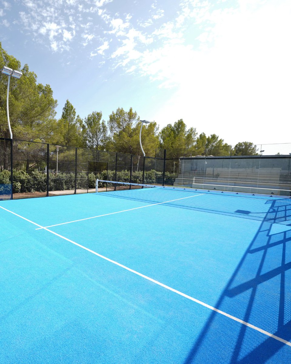 afpcourts's tweet photo. Weekend mode: ON 🎾💥
@martita_ortega is ready to play.
Only the best play on adidas padel courts—designed and manufactured by @afpcourts .
#afpcourts #adidaspadel #adidaspadelcourts #martits14 https://t.co/I2DeZZgD7l