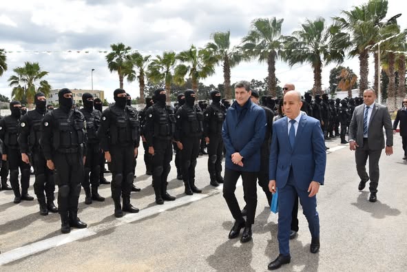 eliktisadia's tweet photo. وفد الشرطة الإيطالية يزور جمهرة العمليات الخاصة GOSP ببودواو ويشيد باحترافية أفراد نخبة الشرطة الجزائرية في تمارين ميدانية.
#الجزائر #إيطاليا #شرطة #GOSP #الاقتصادية_الأولى https://t.co/xj2oZjoBrm
