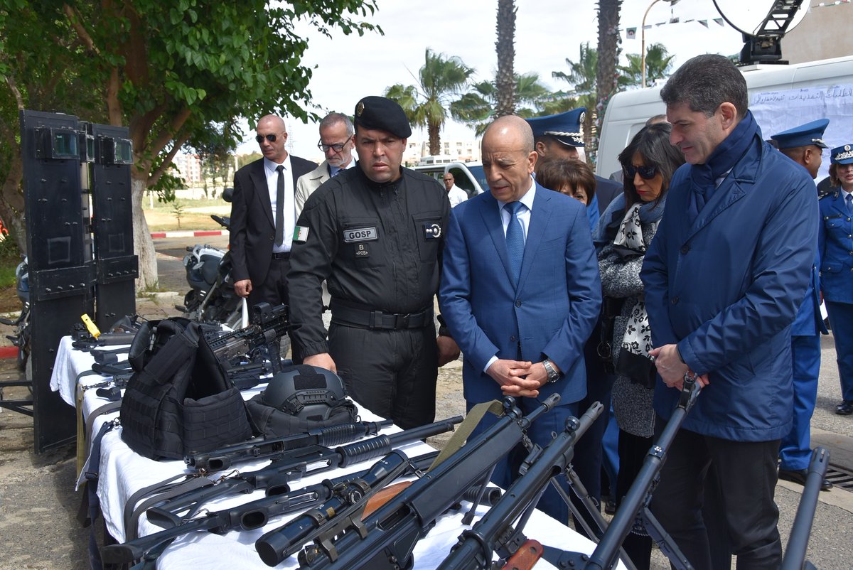 eliktisadia's tweet photo. وفد الشرطة الإيطالية يزور جمهرة العمليات الخاصة GOSP ببودواو ويشيد باحترافية أفراد نخبة الشرطة الجزائرية في تمارين ميدانية.
#الجزائر #إيطاليا #شرطة #GOSP #الاقتصادية_الأولى https://t.co/xj2oZjoBrm