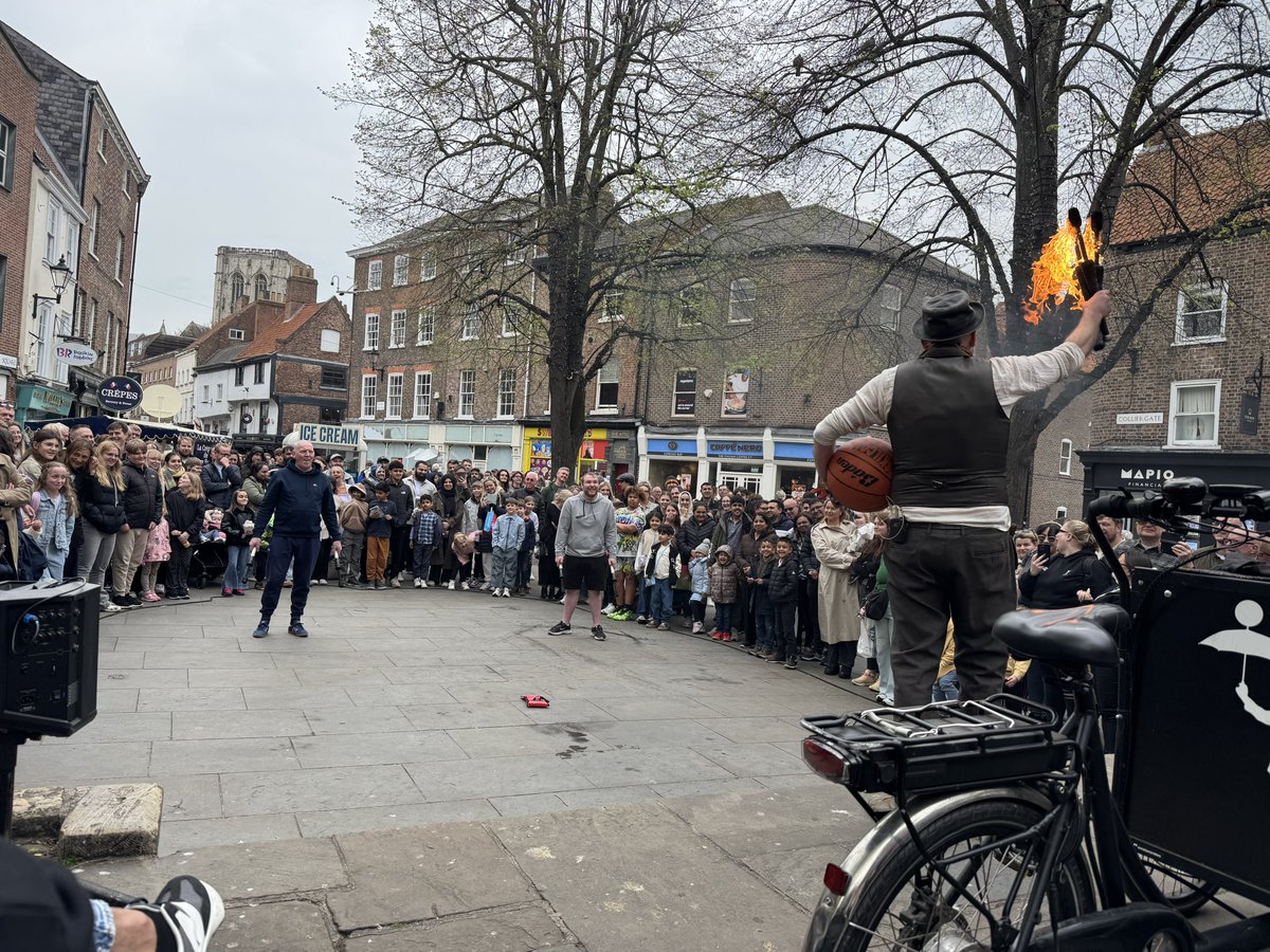 kingssquareyork's tweet photo. Shows today #crowds #firejuggling #live https://t.co/oXzngTQ1GB