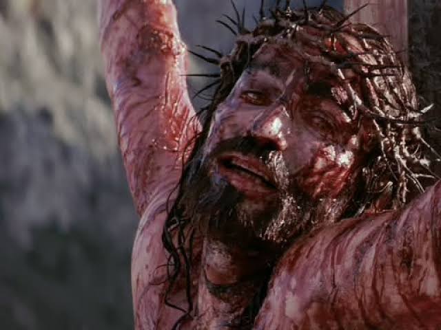 Jovens_catolics's tweet photo. 12h - Jesus é crucificado (Mc 15,24) (Sl 21,19) (Lc 23,34) https://t.co/c0JajLTdV3