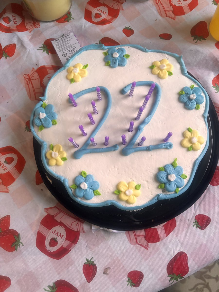 FeralFiore's tweet photo. heyyy… life update, turned 22 two days ago! Ronan and I are having our wedding in the BAHAMAS YAYAYYAYAYAY Gilbert has no balls now, im still working at the farm, he’s at a valvoline (and loving it) all is well!! gimme ur updates now OR ELSE https://t.co/GFR1dvkbso