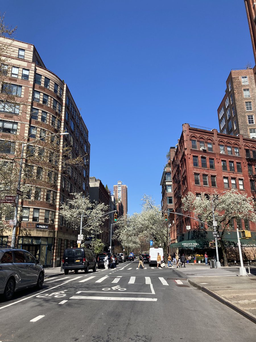 LloydCBishop's tweet photo. A lovely spring Good Friday in Tribeca… https://t.co/tB03FFO1m6