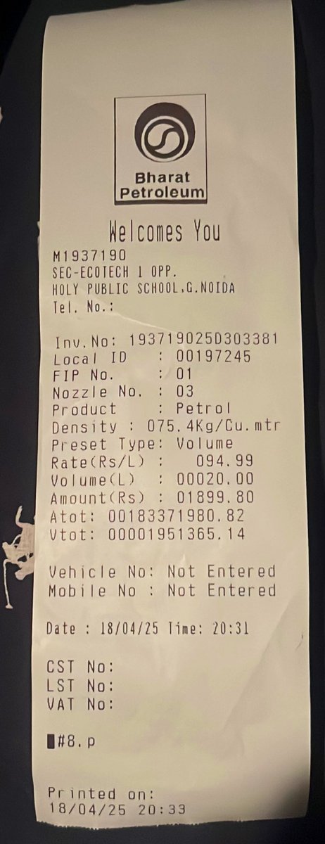 BankerNitish's tweet photo. @BPCLimited COCO pumps at greater noida are doing some type of fraud with fuel filling since long. After fuel is filled they take money in there personal paytm accounts. Today again i requested for fuel filling but he asked to pay through  his  paytm instead in company account https://t.co/8nDkRQl4rF
